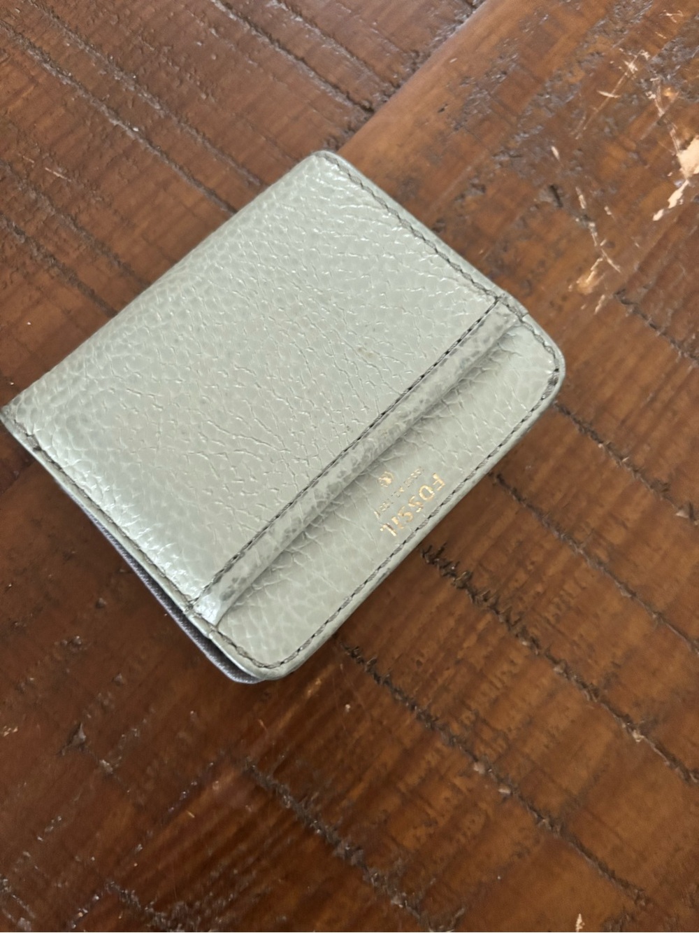 Fossil Pebbled Leather Card Wallet in Light Sage Green with Gold Logo - Picture 4 of 4